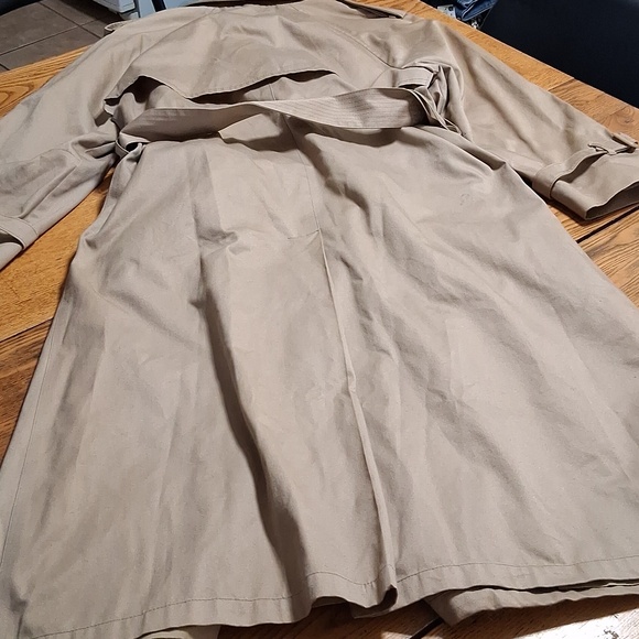 LONDON FOG WOMENS COAT TRENCH 12P PETITE  TAN Jacket Long  Worn SLEEVES Preowned - Picture 6 of 8